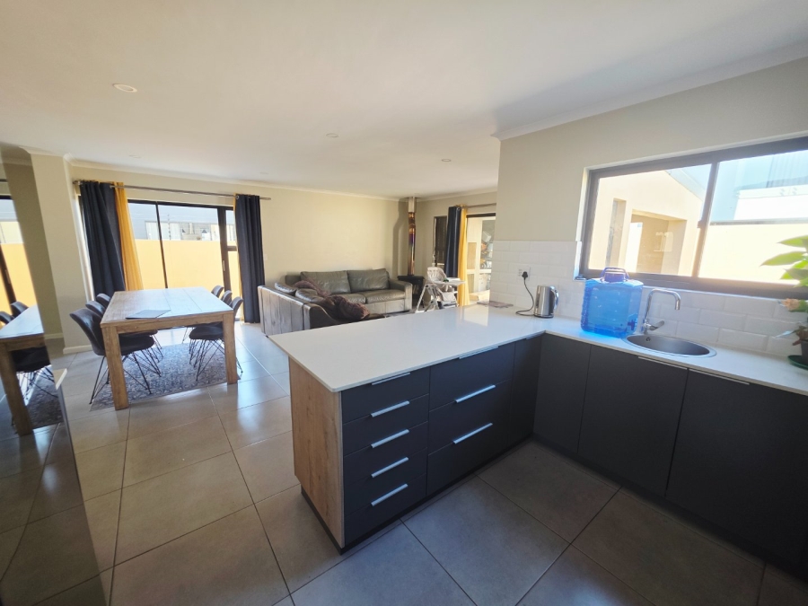 5 Bedroom Property for Sale in Sandown Western Cape